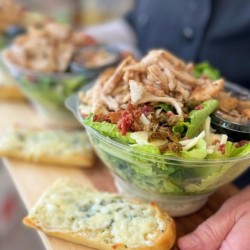 a1. Menu semaine - Salade césar au poulet et pain à l'ail gratiné