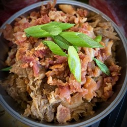 Canard effiloché au confit d'oignons et de figues, garni de bacon (congelé)