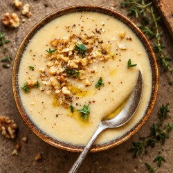 e. Soupe -  Crème de céleri rave, noix de grenobles et truffe