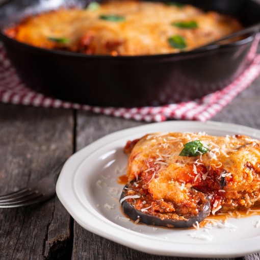 a2. menu de la semaine - Aubergine parmigiana au queso, tomates confites, verdure