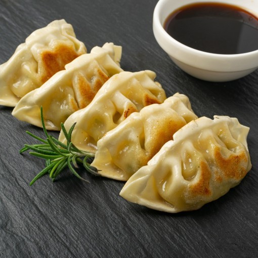 B. Bouchée - Gyoza (dumpling japonais) et sauce miso-sésames