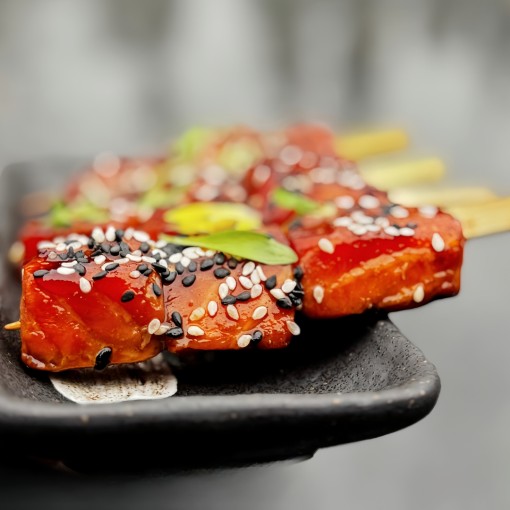 b. bouchée: brochette Saumon hoisin-érable 