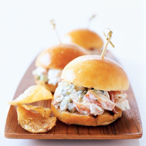 b. Bouchée: Mini sliders Queue de homard