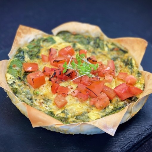 Quiche épinards, pesto de tomates séchées et suisse